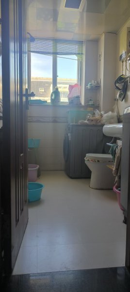 出售銀海綠洲小區(qū)香山苑112平方三室一廳帶草廈子