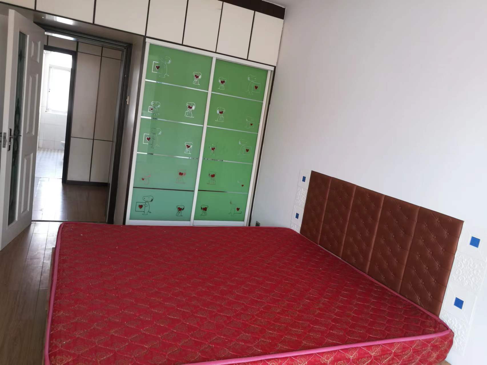 市區(qū)百貨大樓旁有房出租