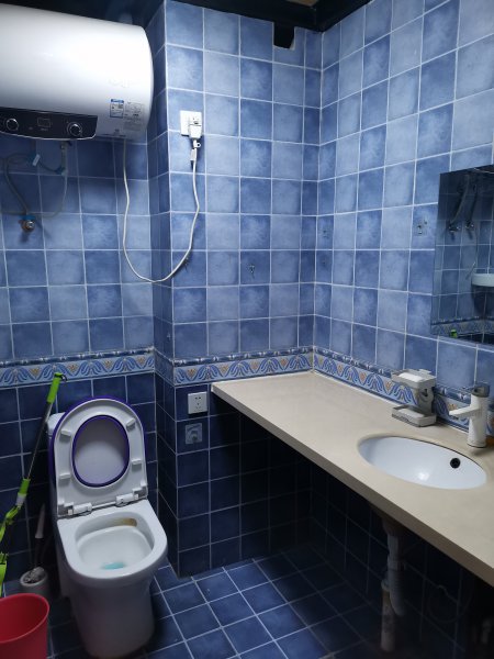 長江匯泉商廈精裝公寓出租，家具家電齊全