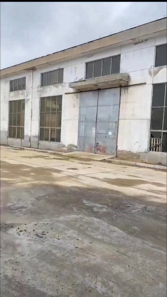 出租義烏東工業(yè)用地廠房1200平左右，有航吊