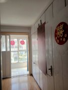 書包房實(shí)驗(yàn)中學(xué)對(duì)面