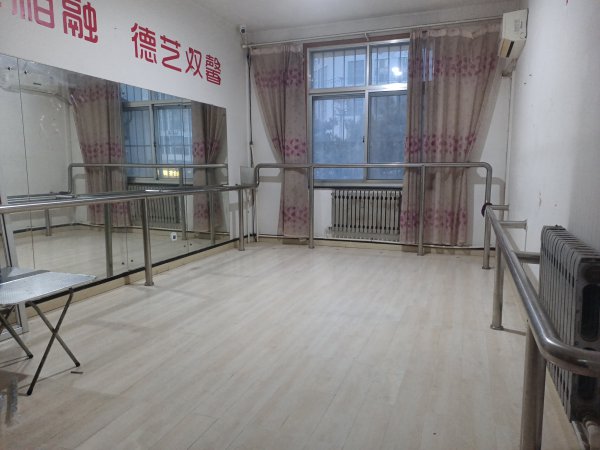 開發(fā)區(qū)臨街吉鋪出租?？缮逃?、辦公、居住