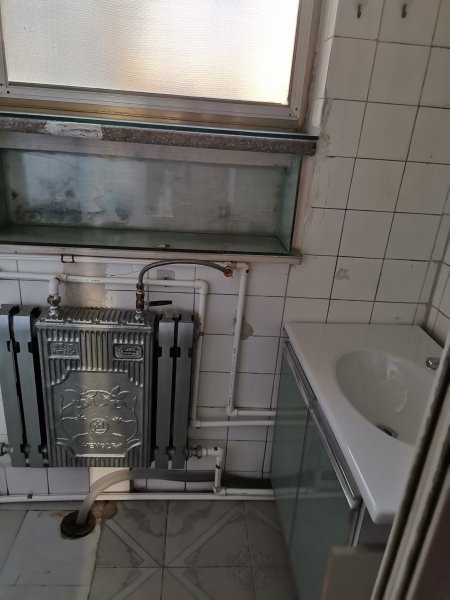 繽紛上街附近的一樓出租，家具家電齊全