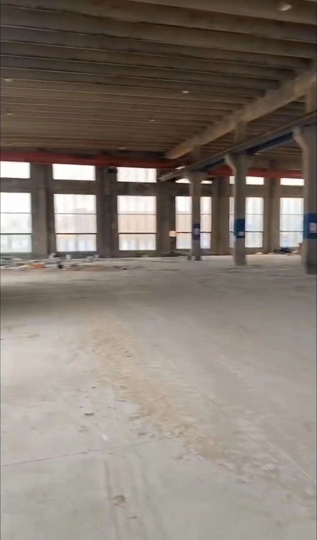 出租義烏東工業(yè)用地1200平左右，有航吊