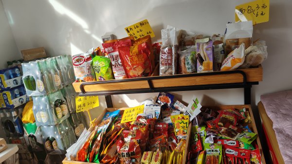快遞驛站超市轉(zhuǎn)讓，小區(qū)內(nèi)就一家！店內(nèi)可以居住，水電暖做飯都有
