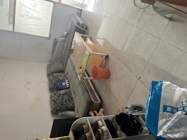 大潤(rùn)發(fā)北住人四樓拎包入住出租