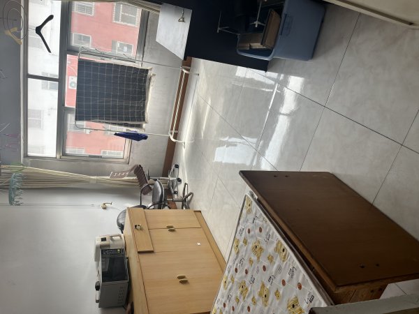 大潤(rùn)發(fā)北住人四樓拎包入住出租