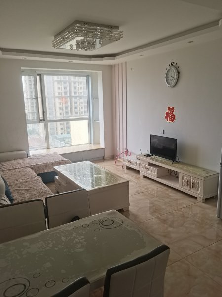 大潤發(fā)金色年華電梯房出租三室一廳