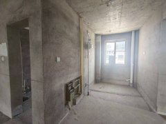 潤(rùn)泰國(guó)際封閉小區(qū)多層頂加閣毛坯上下193.72平49.8萬(wàn)